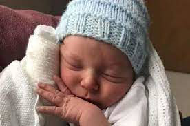 قسوة بلا حدود.. رضيع يتعاطى الكوكايين في خيمة على شاطئ إسباني والشرطة توقف والدته البريطانية